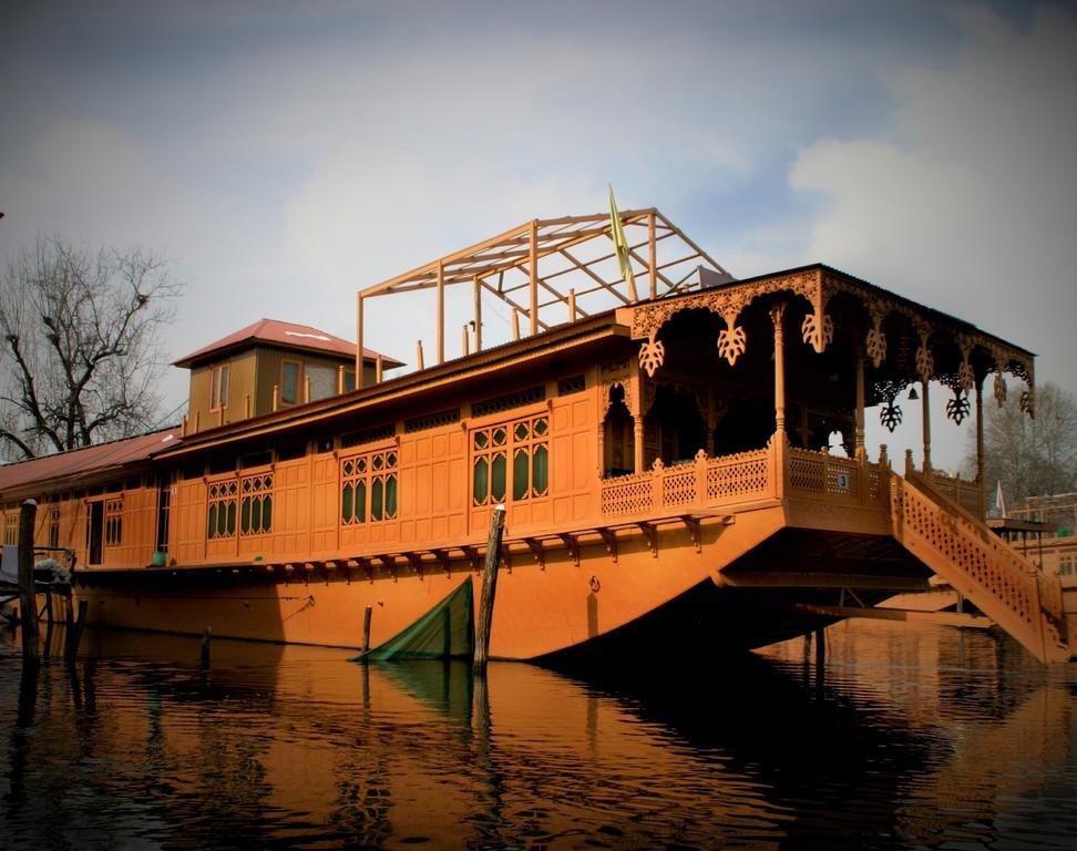 Hotel Yadgaar Houseboats Srīnagar Exterior foto